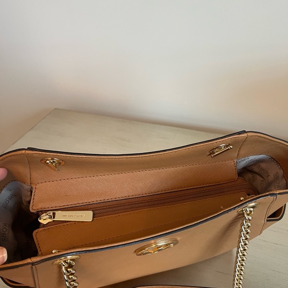 Michael Kors Jet Set Travel Chain Shoulder Bag and Matching Wallet - Picture 4 of 7